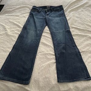 Abercrombie and Fitch women’s mid rise jeans boot cut like new!
